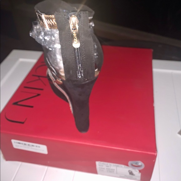 Black Floral Applique Velvet Bootie NIB - Picture 7 of 8